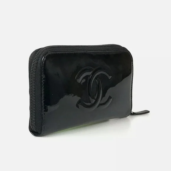CHANEL Black Patent Leather Wallet - Picture 2 of 15